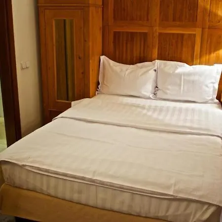 Rembrandt Old Town Hotel