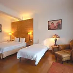 Rembrandt Old Town מלון 3*