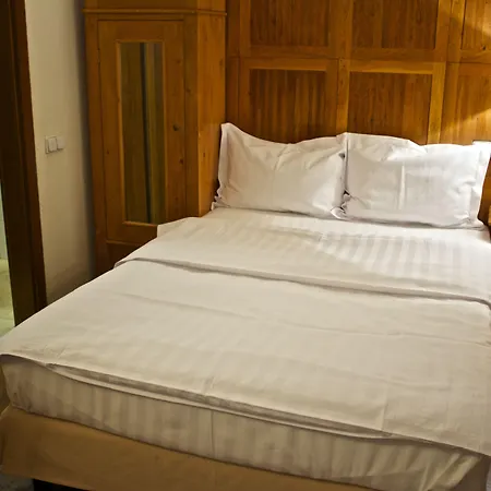 Rembrandt Old Town Hotel