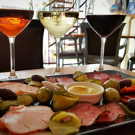 Rembrandt Old Town 酒店 3*