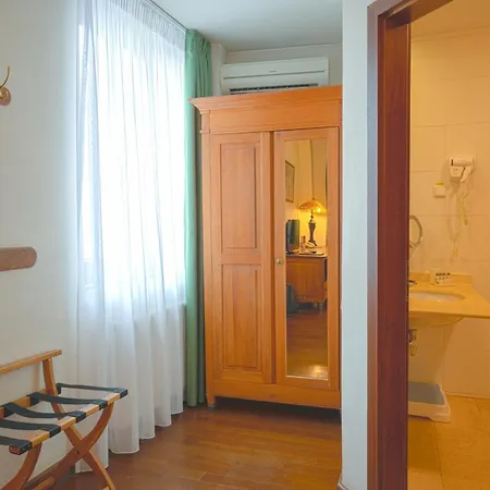 Hotel Rembrandt Old Town 3*