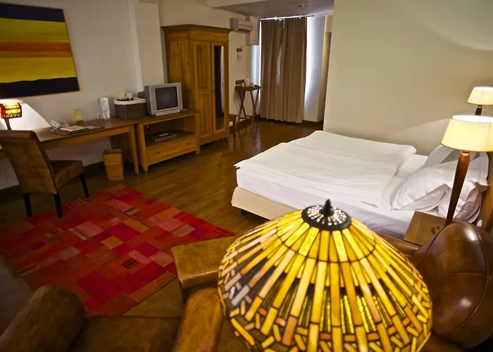 מלון Rembrandt Old Town 3*