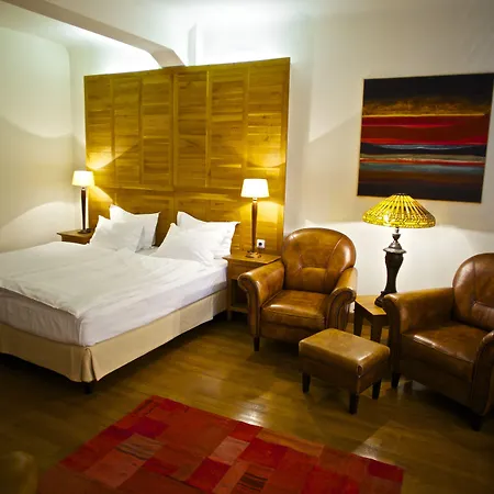 Rembrandt Old Town 3*