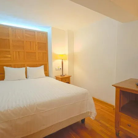 Rembrandt Old Town Hotel 3*